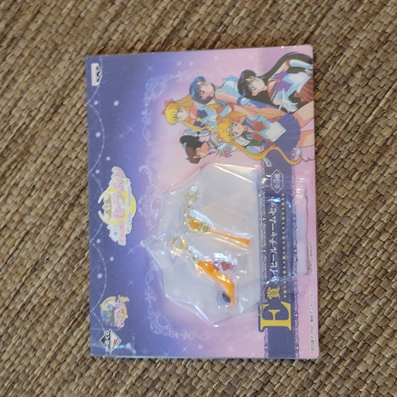 Sailor Moon Pretty Treasures High Heel/Wand Charms - Picture 1 of 6